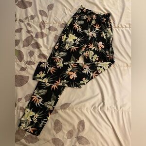 H&M Black pants  with Floral Design size 0